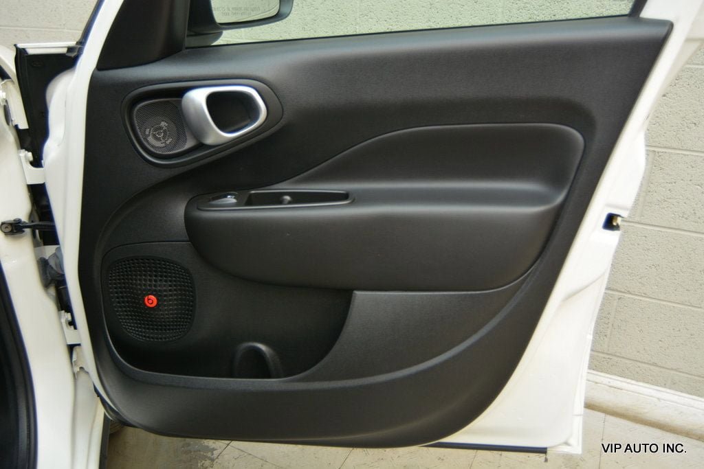 Used 2015 FIAT 500L Trekking FWD image 12