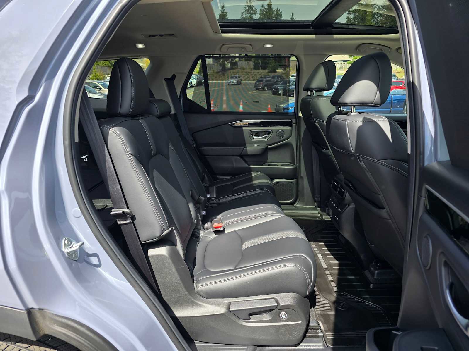 Used 2025 Honda Pilot Touring image 12