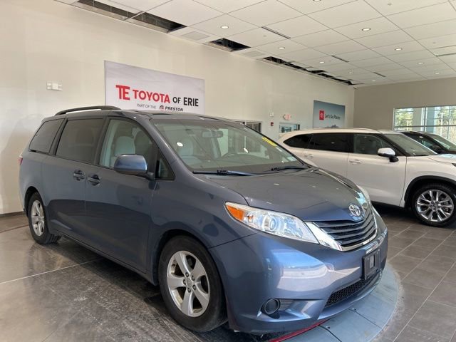 Used 2015 Toyota Sienna LE FWD image 1