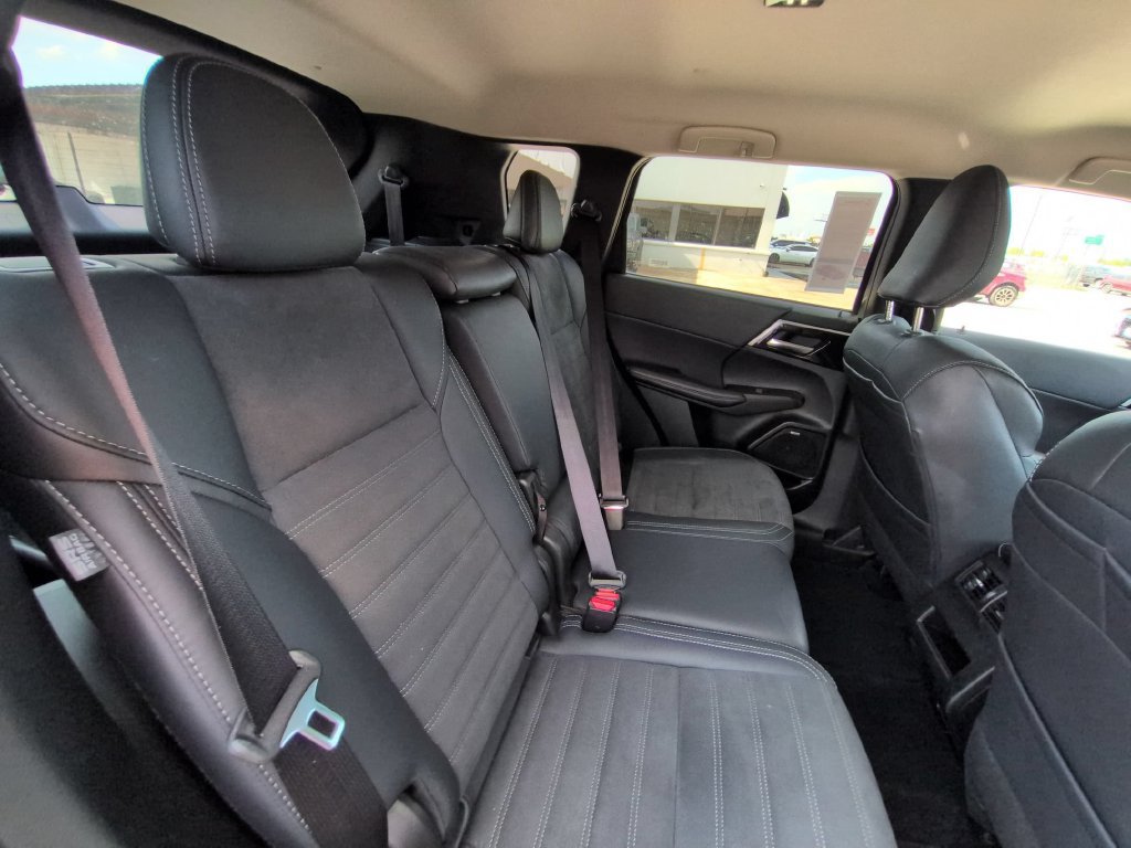 Used 2025 Mitsubishi Outlander SE AWD/4WD image 29