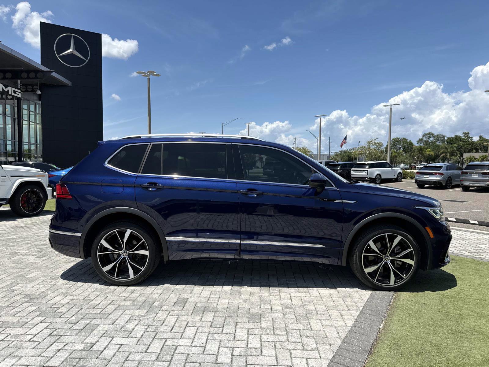 Used 2024 Volkswagen Tiguan SEL R-Line AWD/4WD image 7