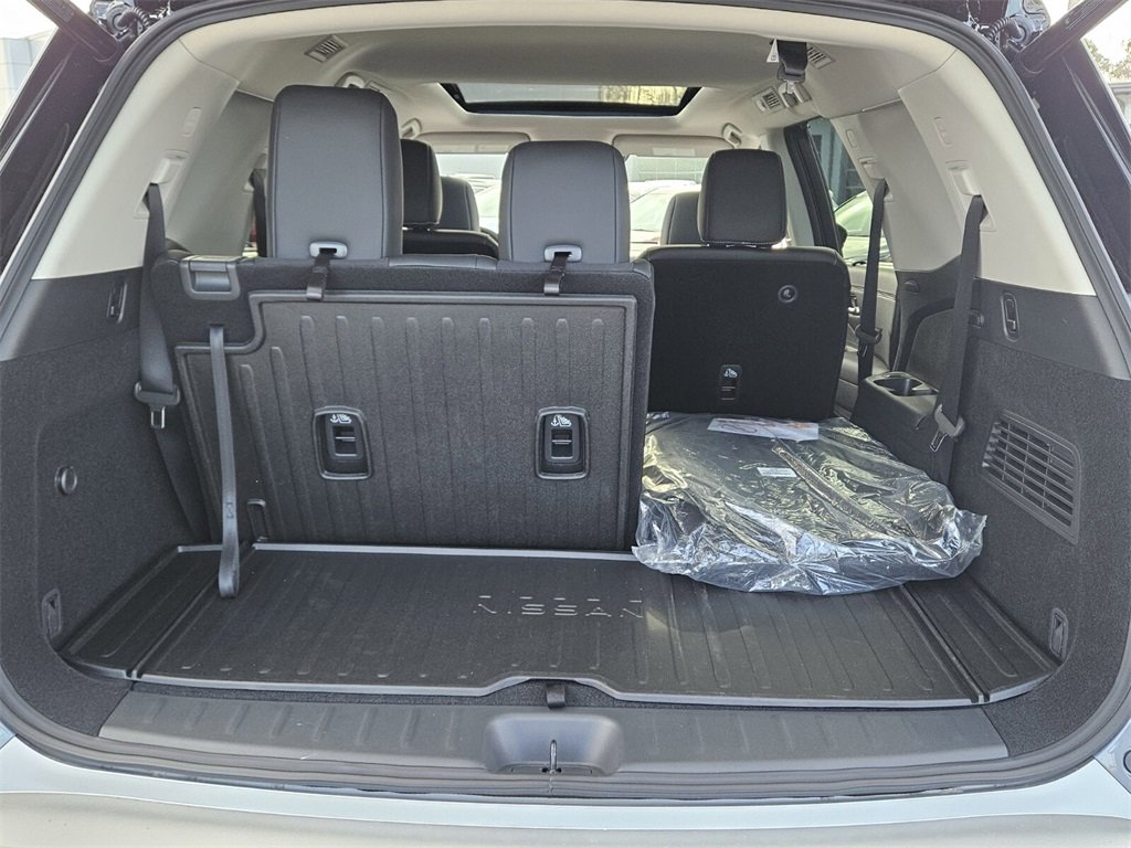 New 2025 Nissan Pathfinder Platinum image 11