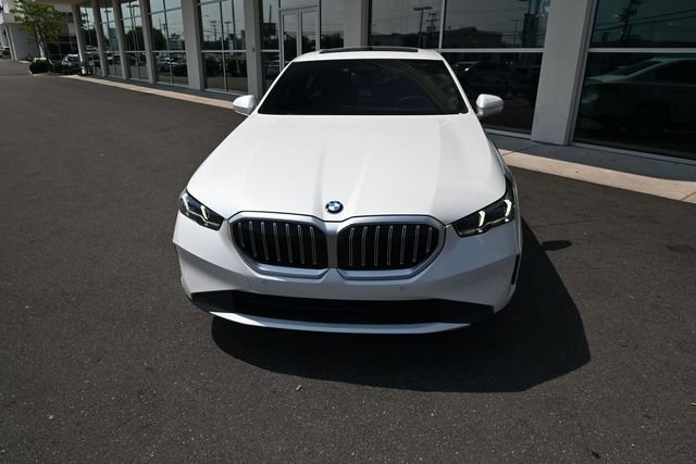 Used 2025 BMW 530i w/ Premium Package RWD image 19