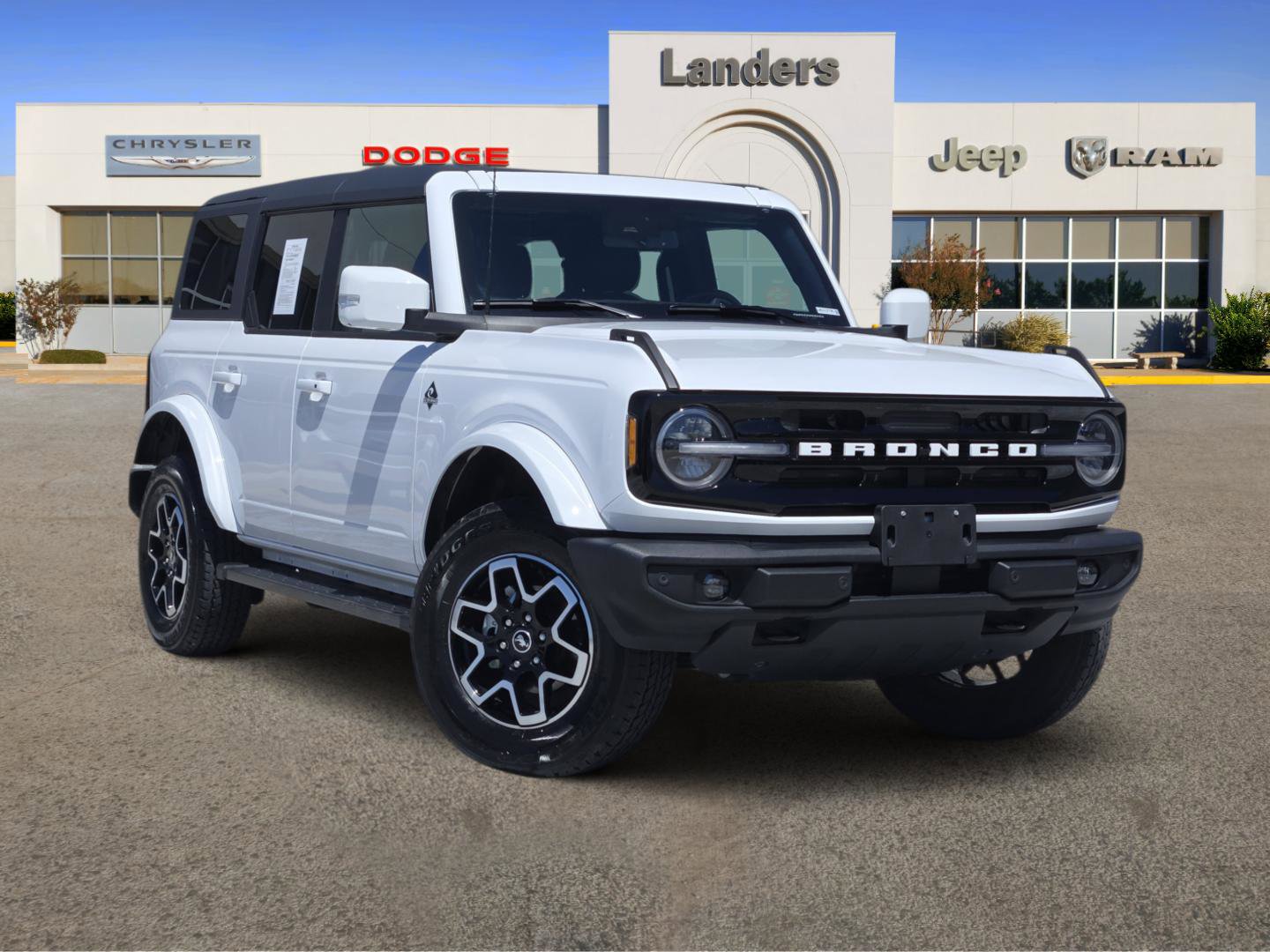 Used 2024 Ford Bronco Outer Banks image 1