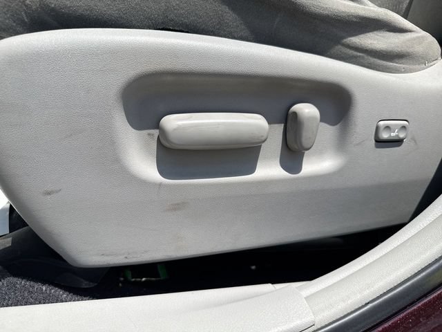 Used 2012 Toyota Highlander 4WD w/ Tech Pkg image 12