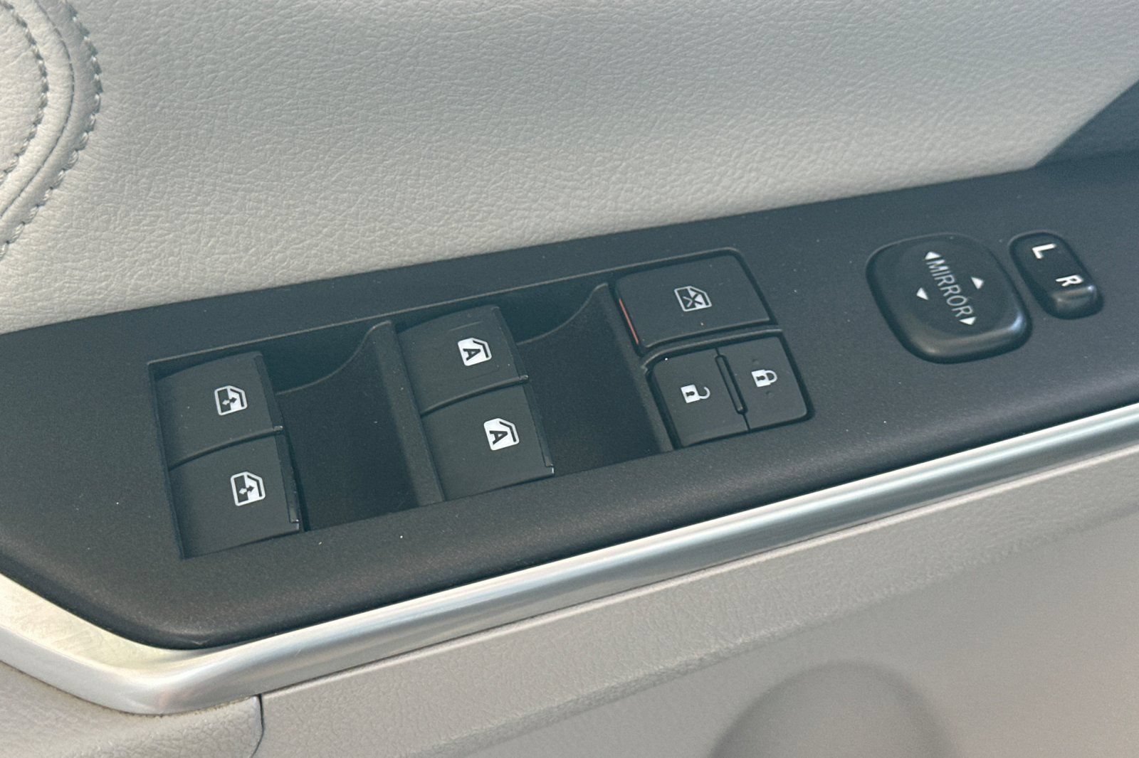 Used 2016 Toyota Camry XLE w/ Moonroof Package FWD image 11