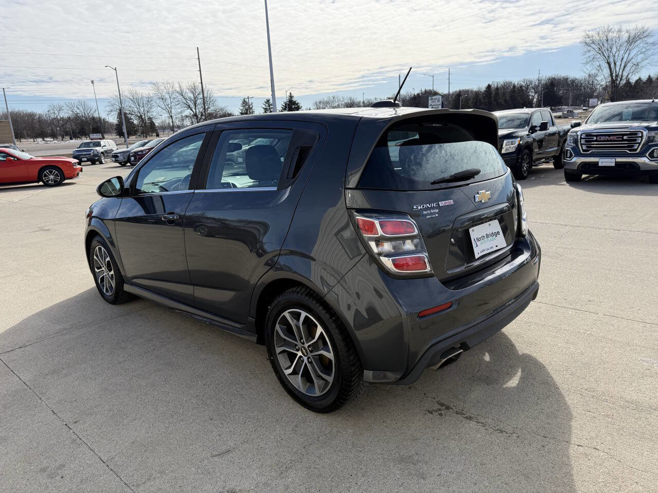 Used 2017 Chevrolet Sonic LT w/ Convenience Package FWD image 3