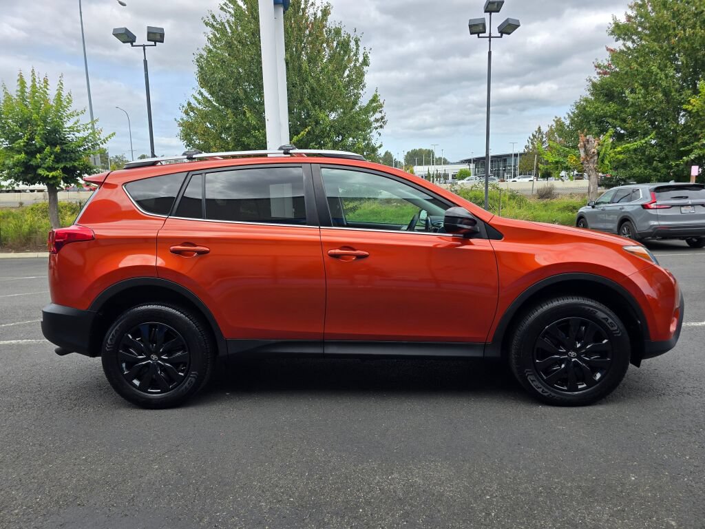 Used 2015 Toyota RAV4 LE AWD/4WD image 7