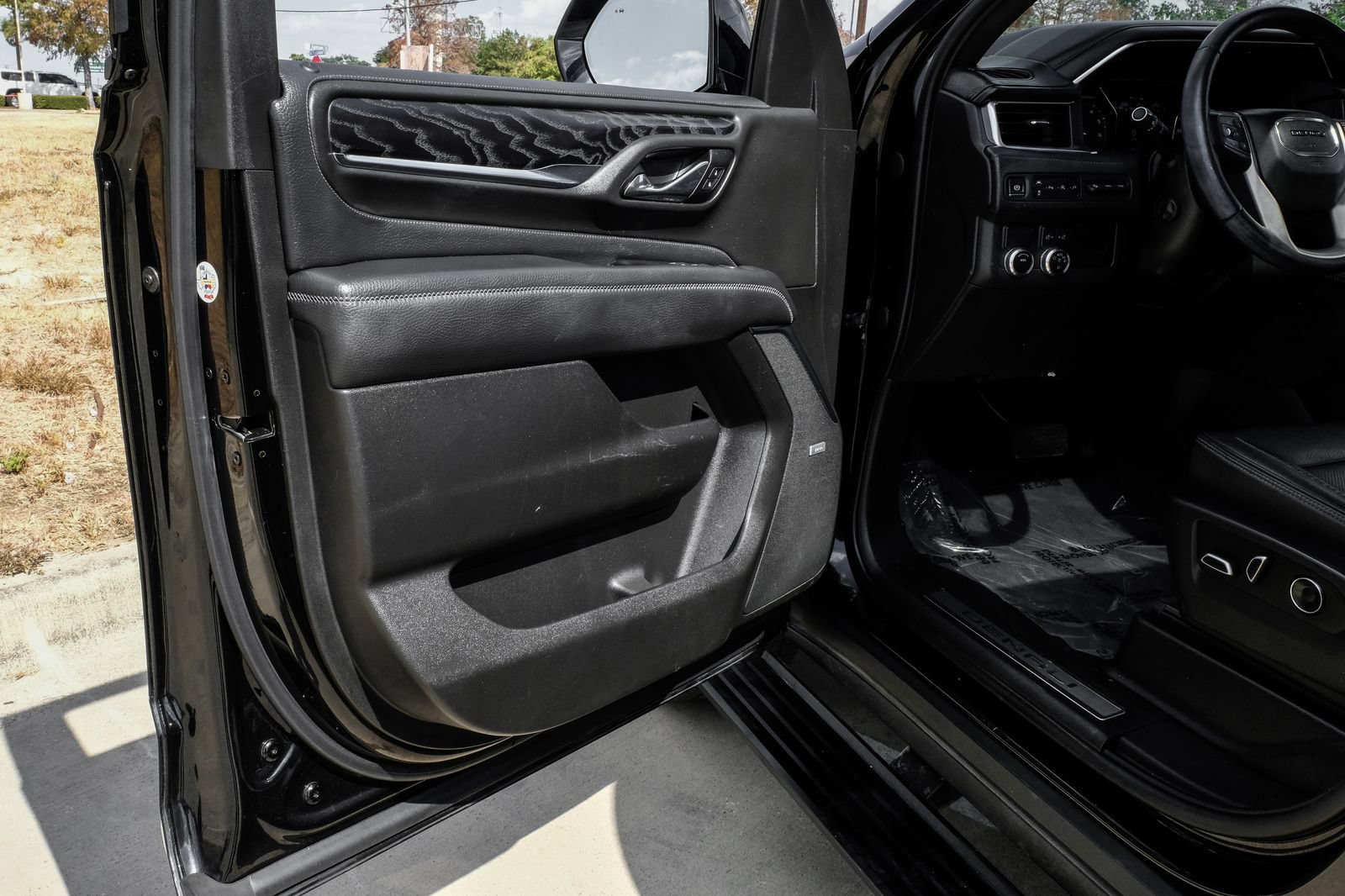 Used 2021 GMC Yukon XL Denali w/ Denali Premium Package RWD image 59