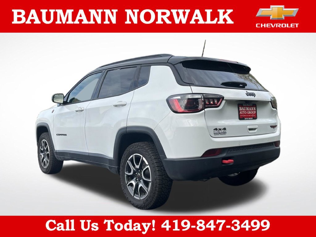 Used 2025 Jeep Compass Trailhawk AWD/4WD image 3