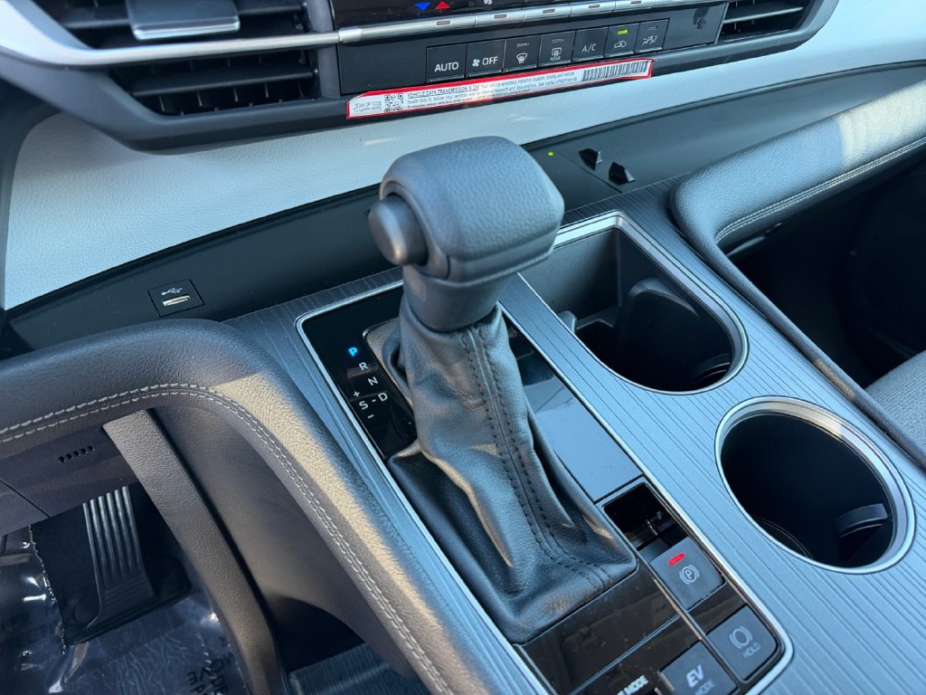 Used 2026 Toyota Sienna LE AWD/4WD image 25