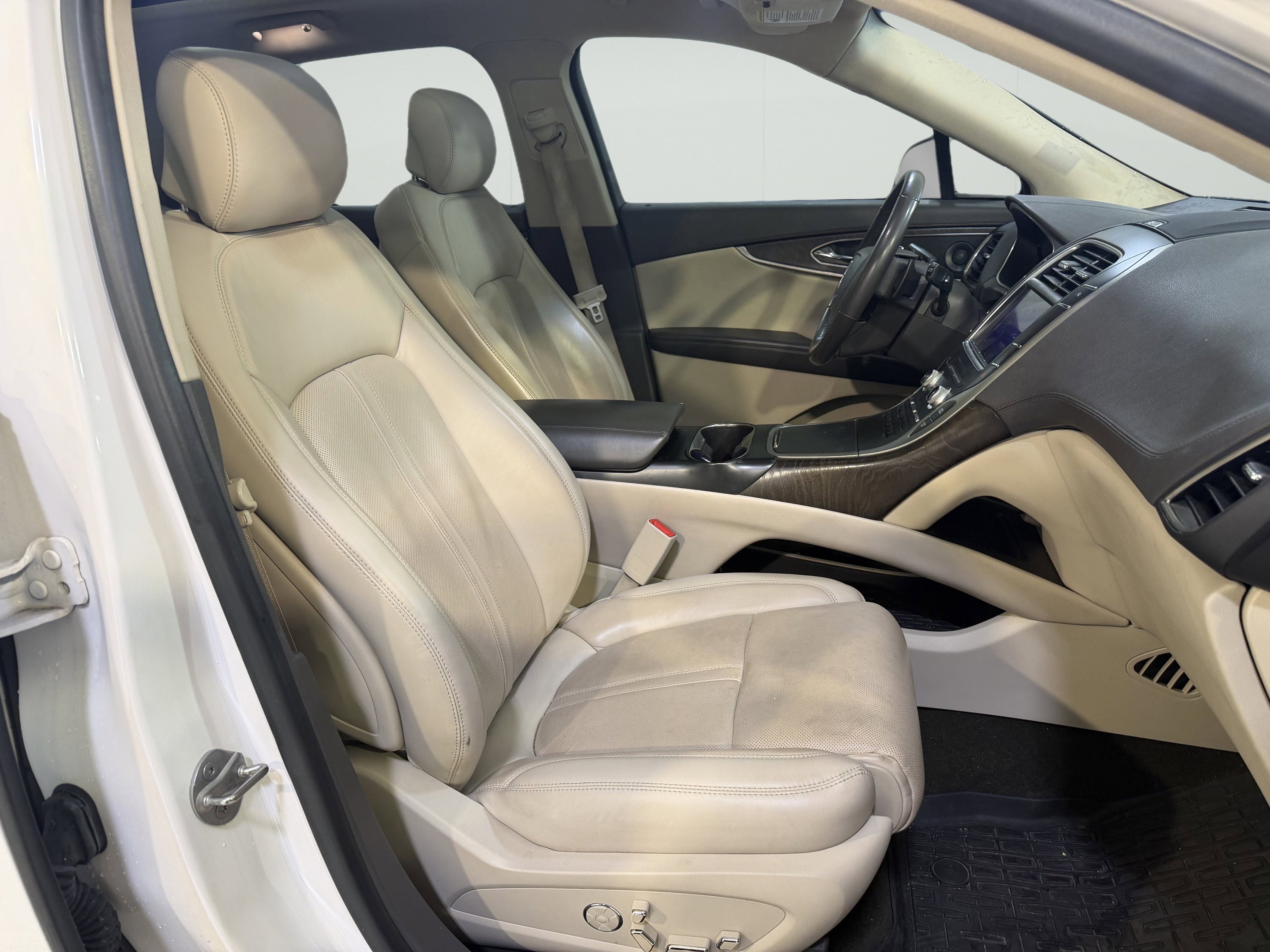 Used 2019 Lincoln Nautilus Reserve w/ Driver Assistance Package FWD image 18