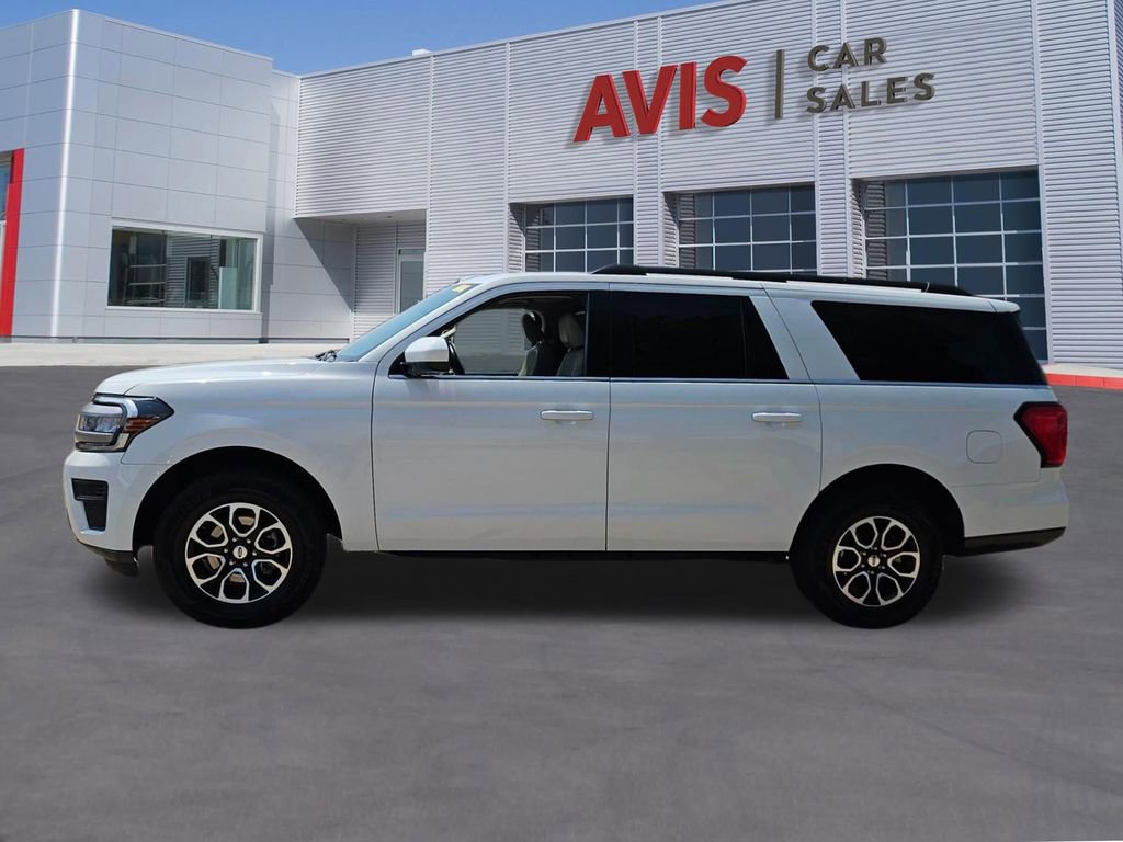 Used 2023 Ford Expedition Max XLT image 2
