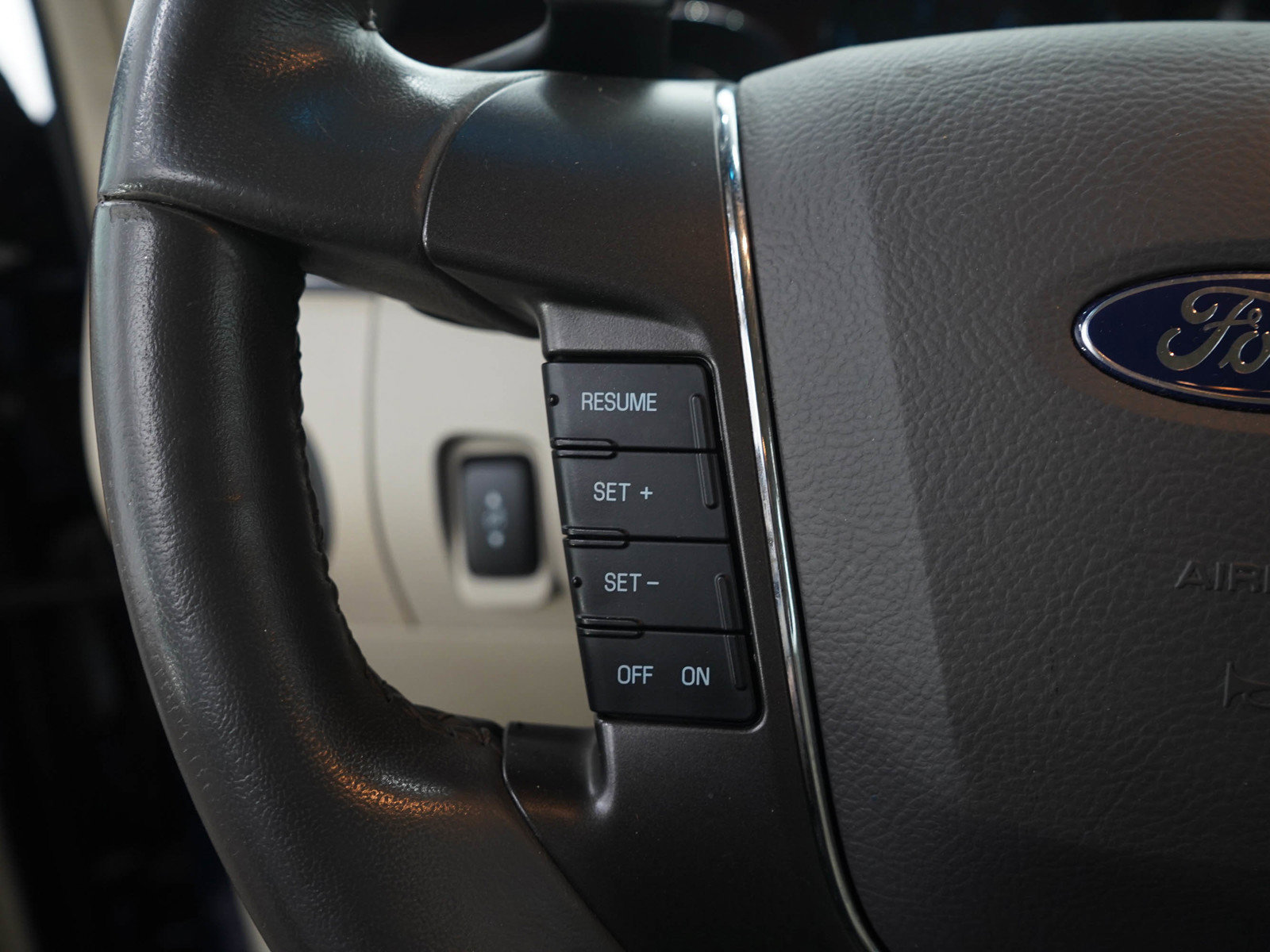 Used 2012 Ford Taurus Limited FWD image 25