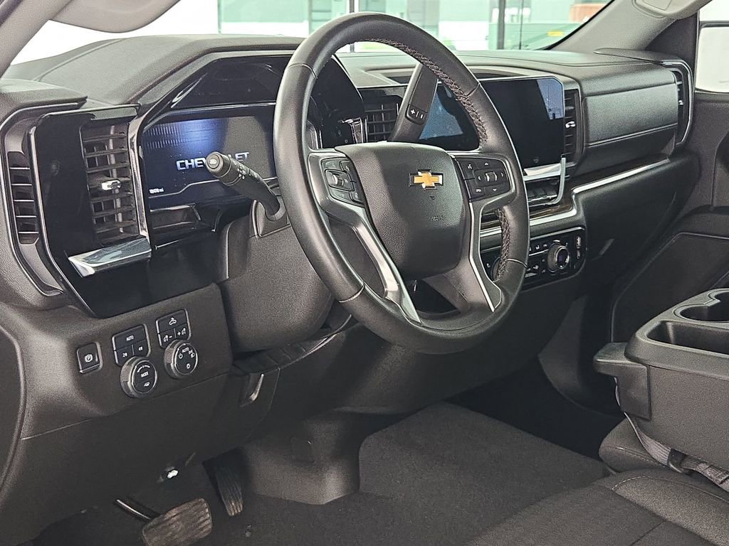 Used 2024 Chevrolet Silverado 1500 LT image 16