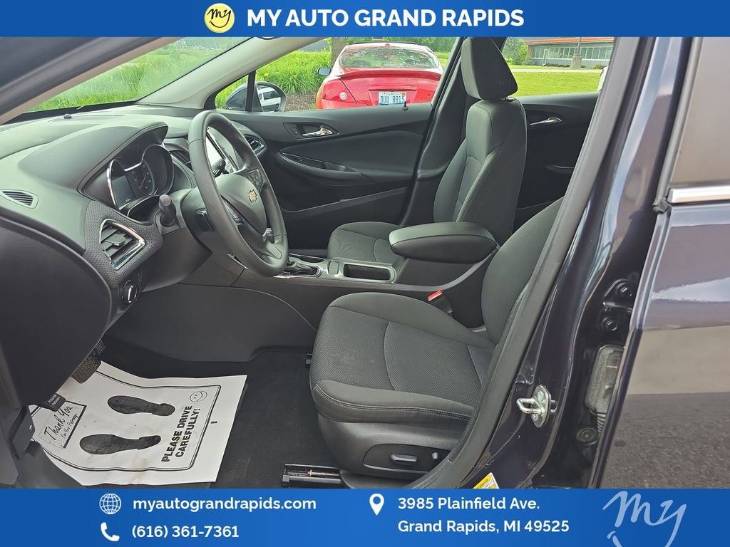 Used 2016 Chevrolet Cruze LT w/ Convenience Package FWD image 9