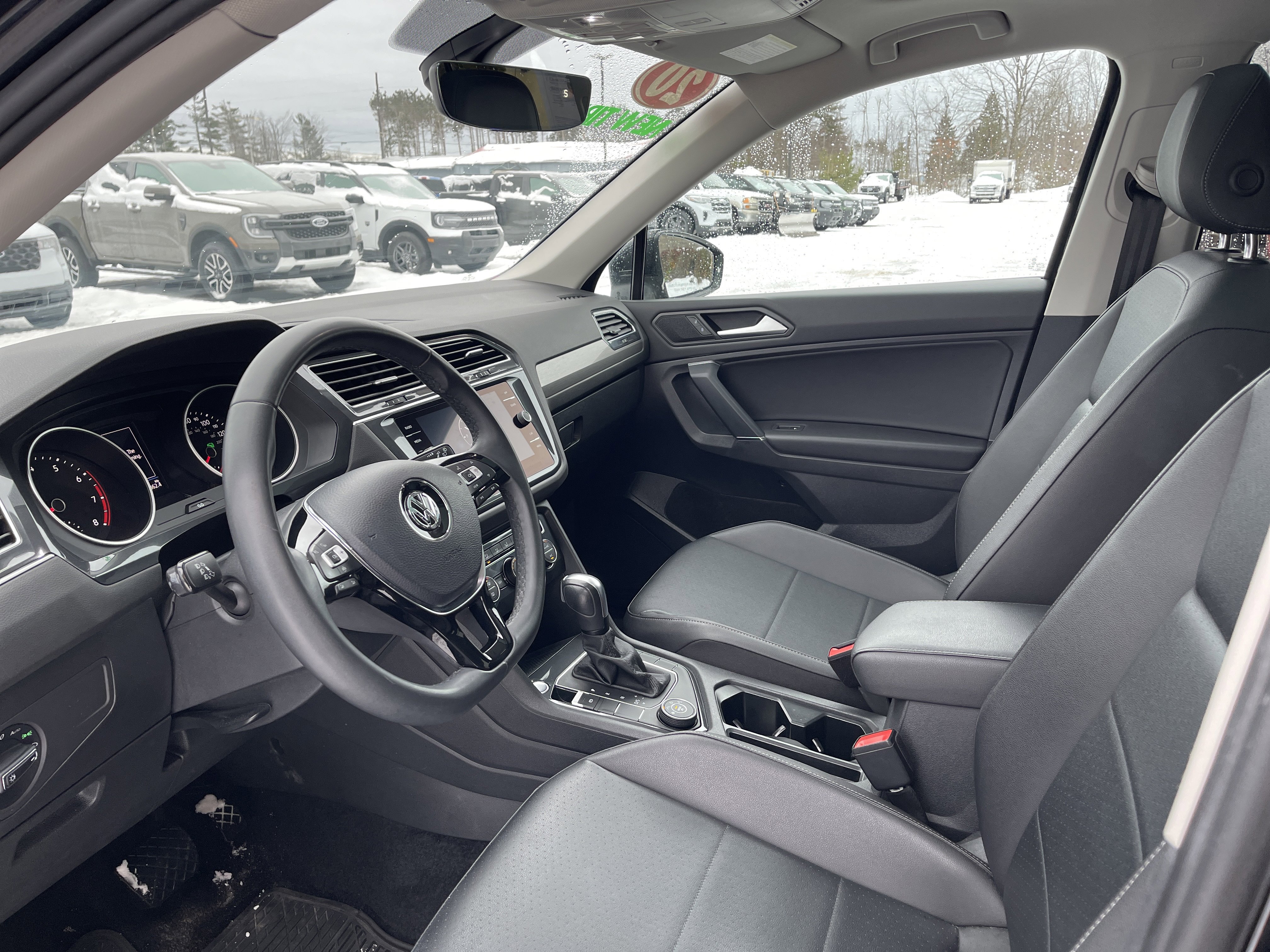 Used 2020 Volkswagen Tiguan SE w/ Panoramic Sunroof Package image 11