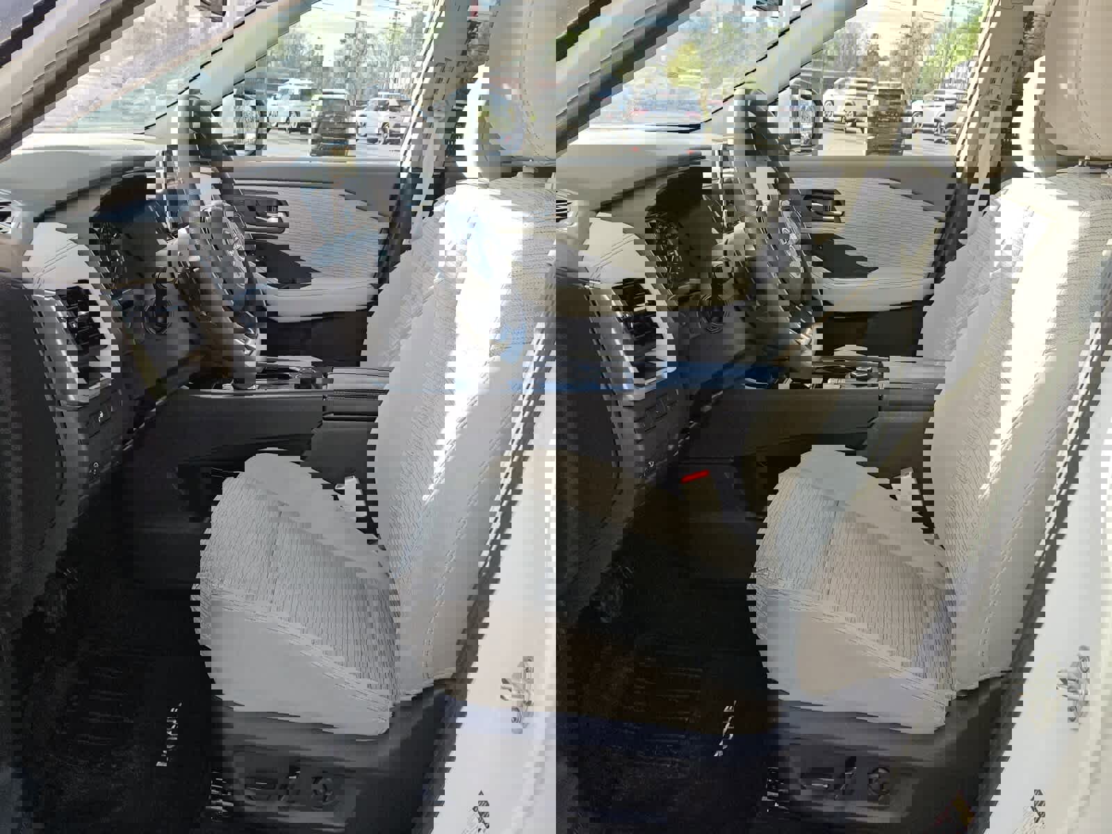 Used 2023 Nissan Rogue SV image 3