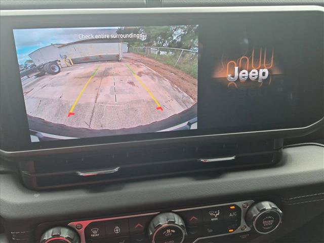 Used 2026 Jeep Wrangler Unlimited Rubicon AWD/4WD image 11