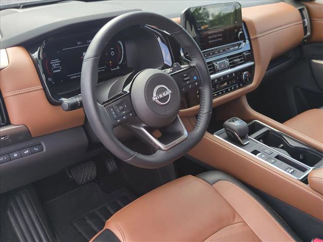 Used 2024 Nissan Pathfinder Platinum image 9