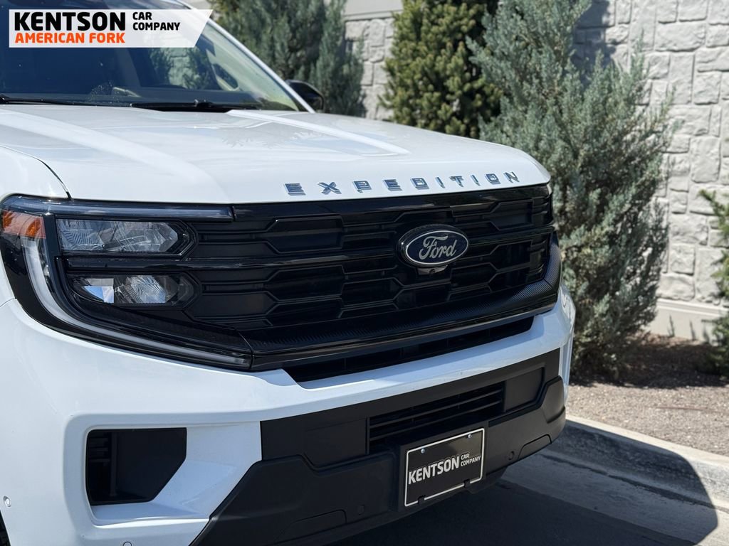 Used 2025 Ford Expedition Active AWD/4WD image 14