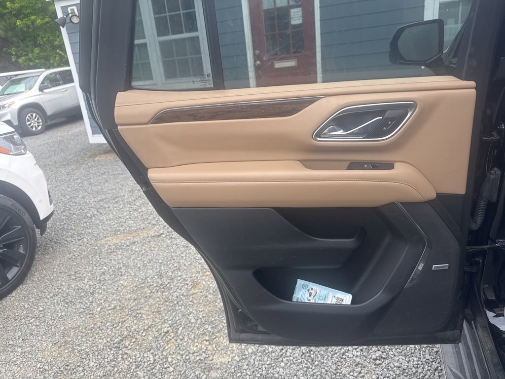 Used 2021 Chevrolet Tahoe Premier w/ Premium Package AWD/4WD image 17