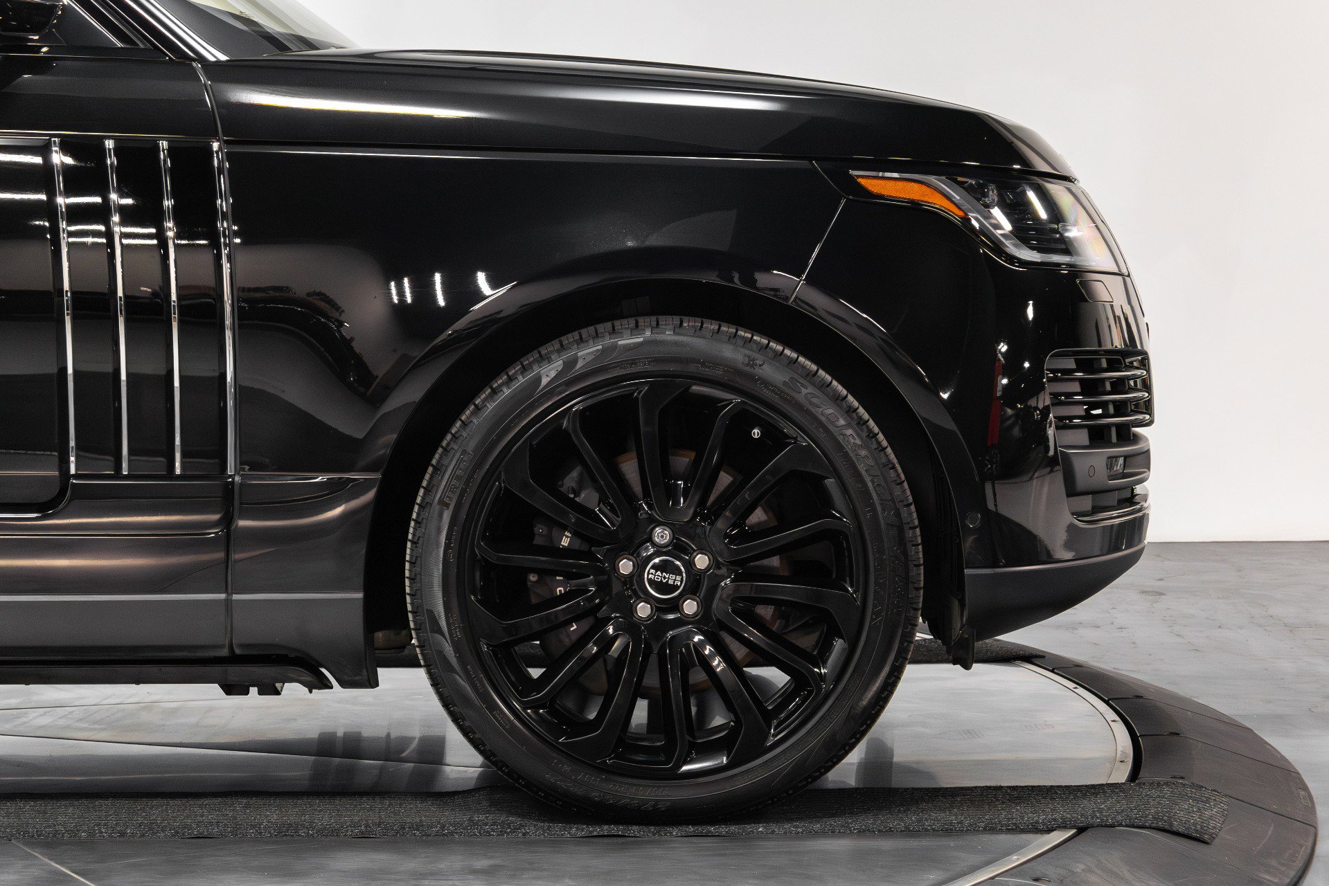 Used 2022 Land Rover Range Rover Autobiography image 18