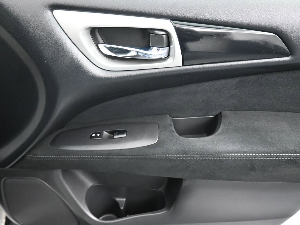 Used 2015 Nissan Pathfinder S image 49