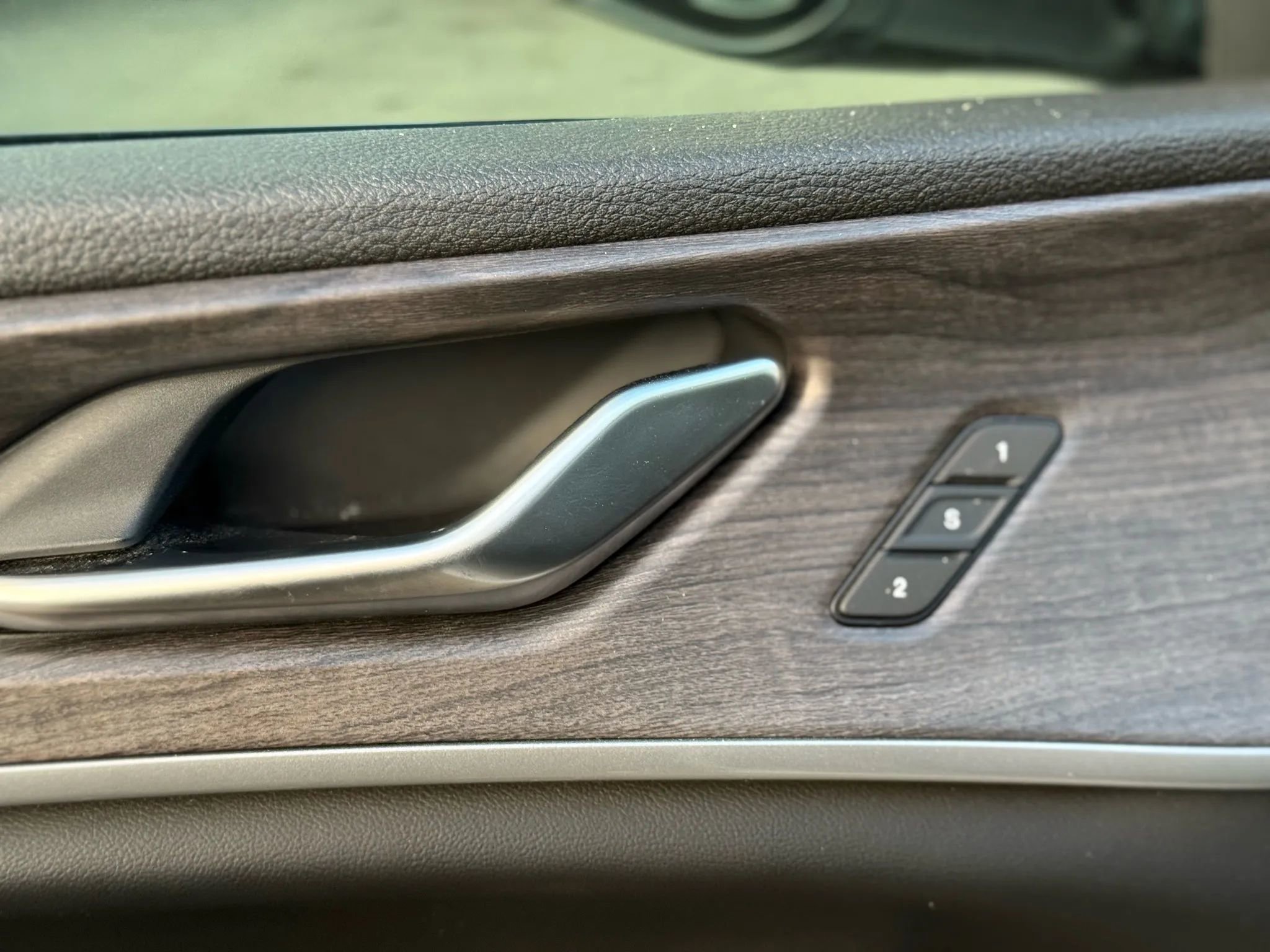 Used 2023 Jeep Grand Cherokee Limited w/ Luxury Tech Group II image 11