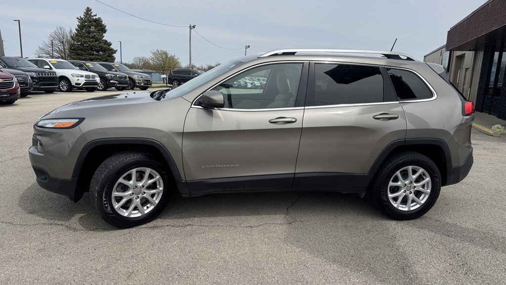 Used 2017 Jeep Cherokee Latitude w/ Safety/Convenience Group image 5