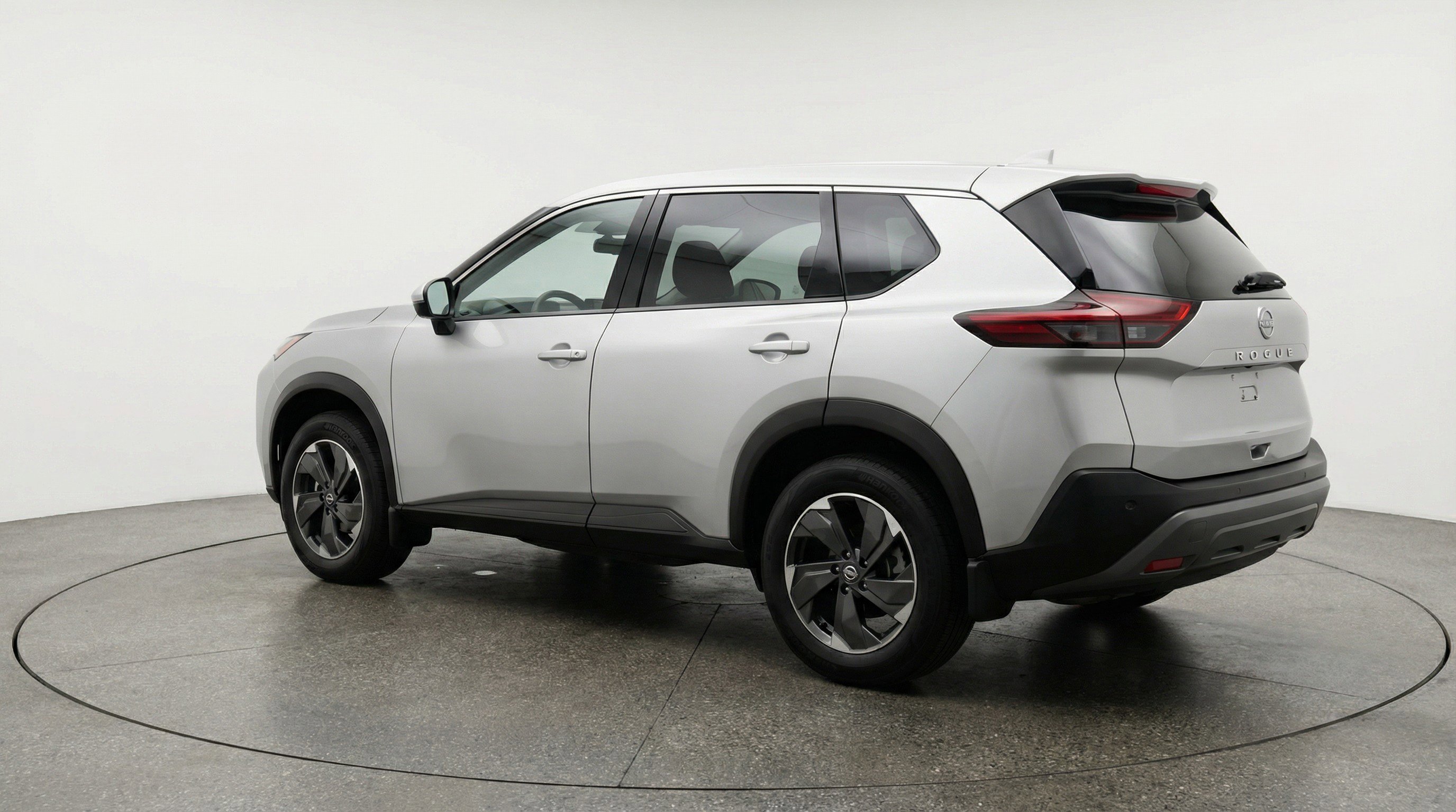 Used 2025 Nissan Rogue SV image 6