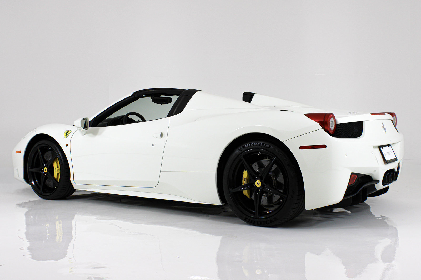 Used 2015 Ferrari 458 Spider RWD image 6