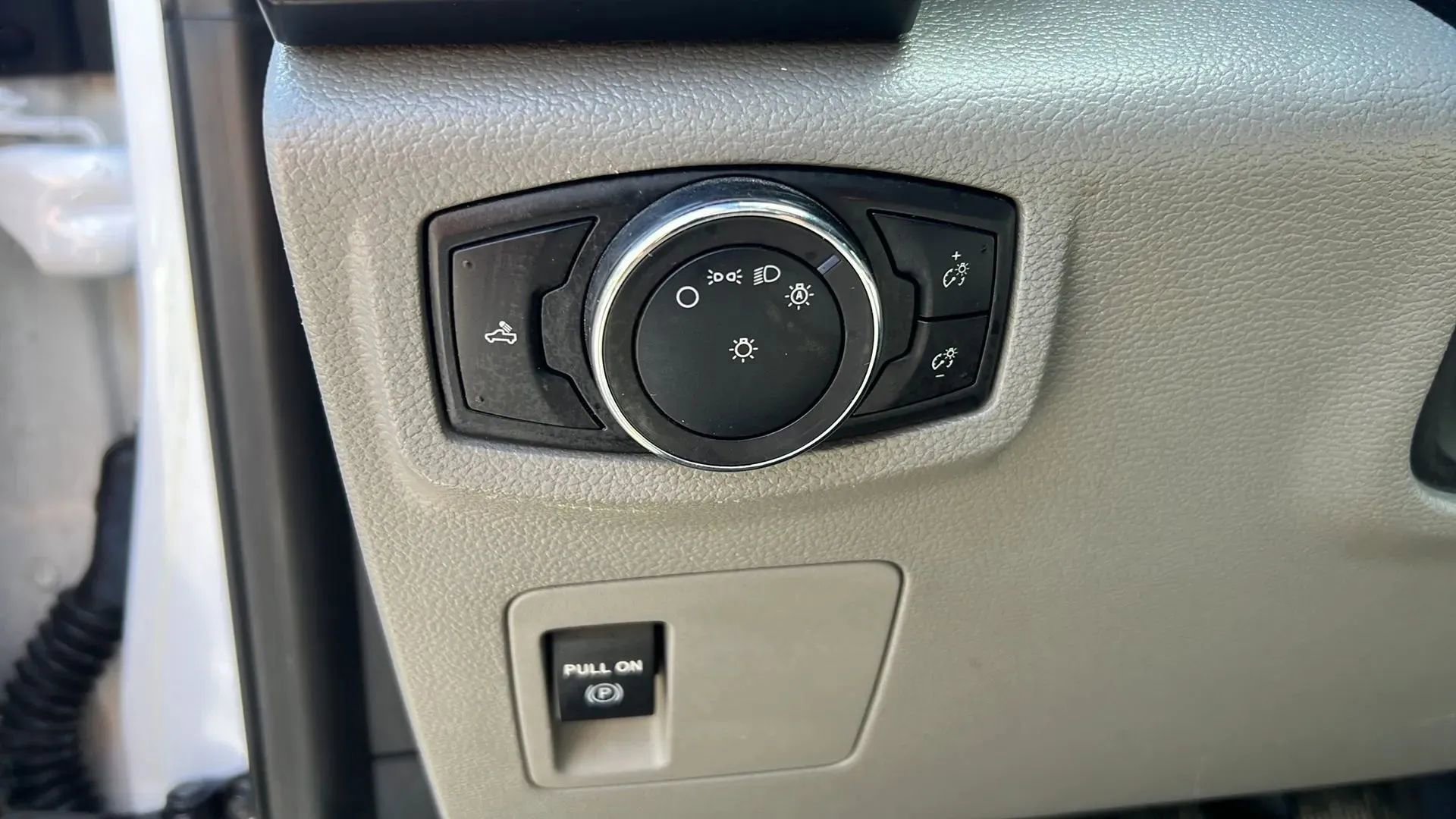 Used 2017 Ford F150 XL w/ Equipment Group 101A Mid RWD image 26