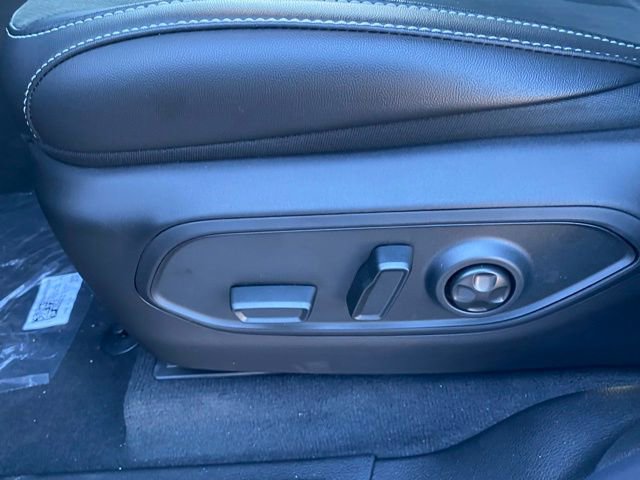 New 2025 Jeep Grand Cherokee Altitude AWD/4WD image 16