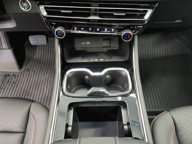 New 2026 Chevrolet Traverse RS w/ LPO, Floor Liner Package FWD image 31