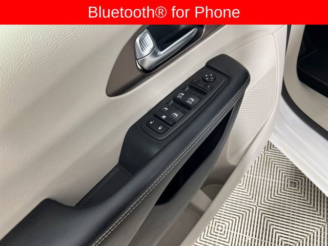 Used 2023 Chrysler Voyager LX image 13