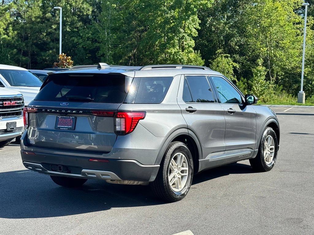 Used 2025 Ford Explorer Active w/ Active Comfort Package RWD image 8