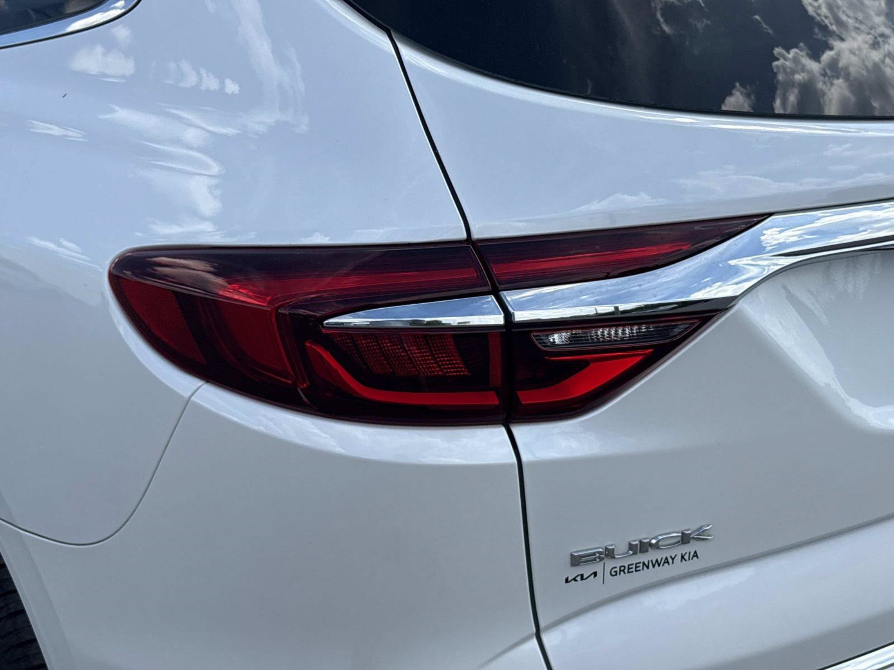 Used 2018 Buick Enclave Premium FWD image 11