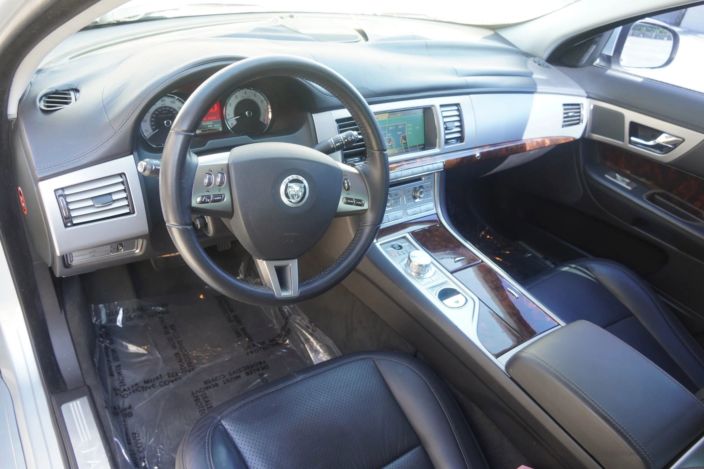 Used 2011 Jaguar XF Premium RWD image 37