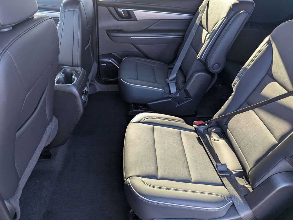 Used 2025 Buick Enclave Preferred AWD/4WD image 32