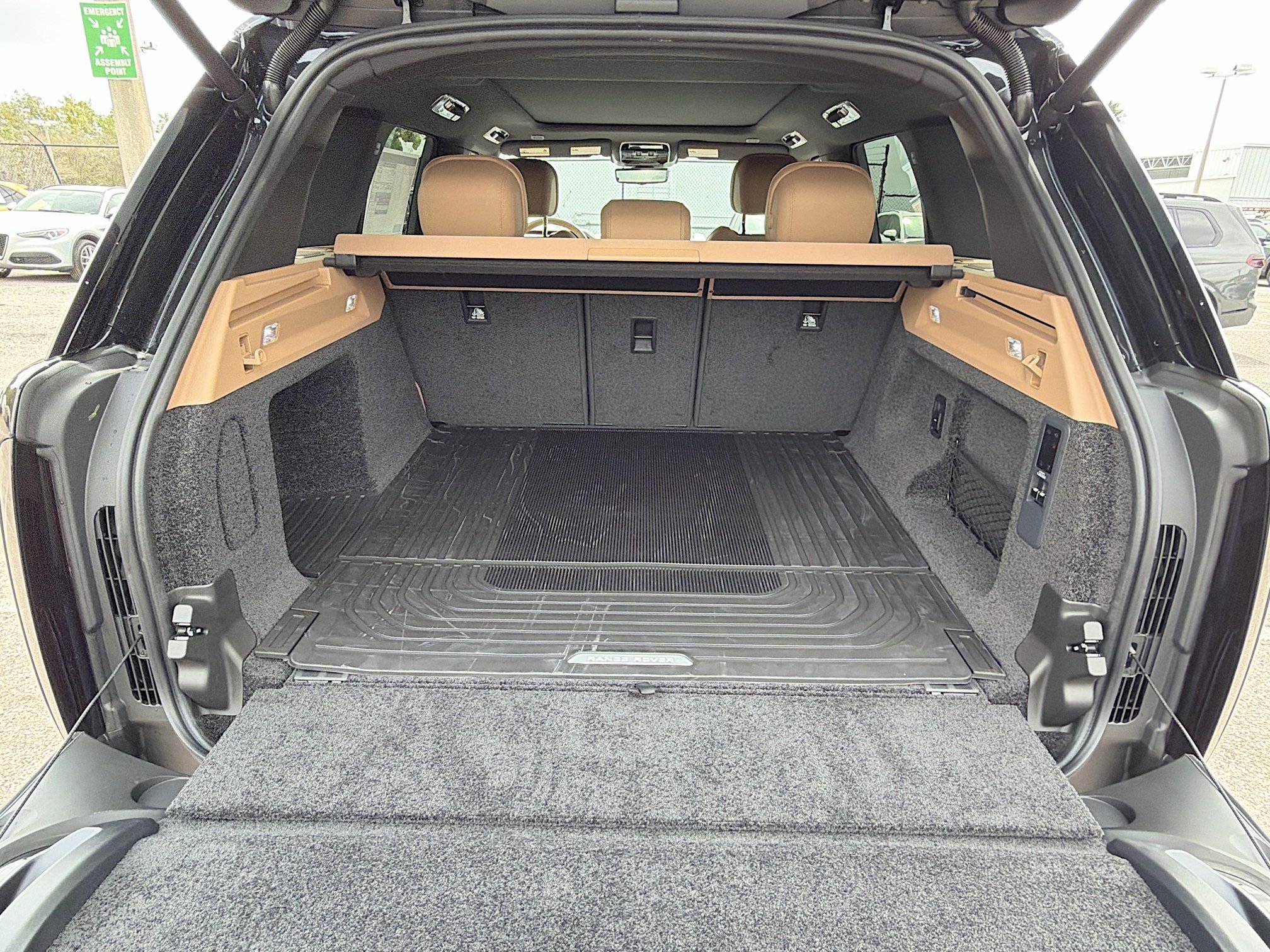 New 2026 Land Rover Range Rover SE image 11