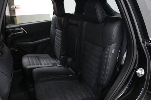 New 2026 Mitsubishi Outlander SE image 25