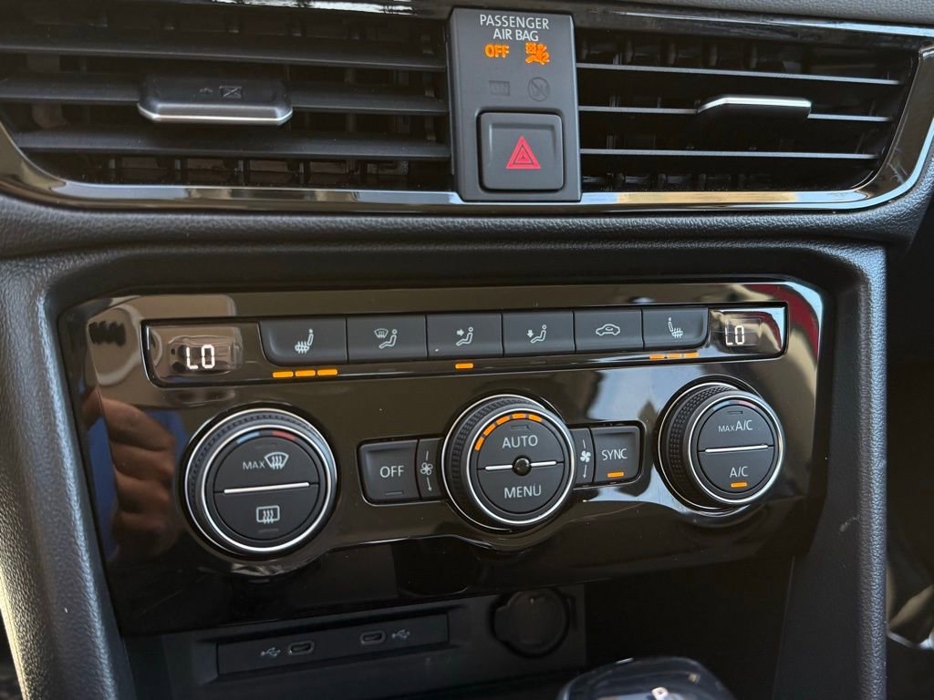 Certified 2024 Volkswagen Taos SE image 15