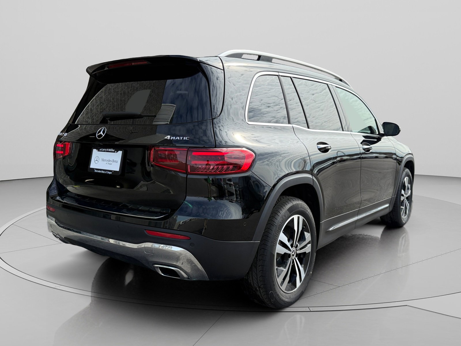 Used 2026 Mercedes-Benz GLB 250 4MATIC image 5