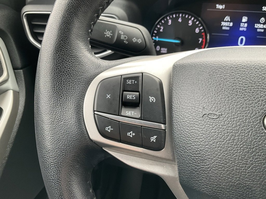 Used 2023 Ford Explorer XLT w/ Equipment Group 202A image 5