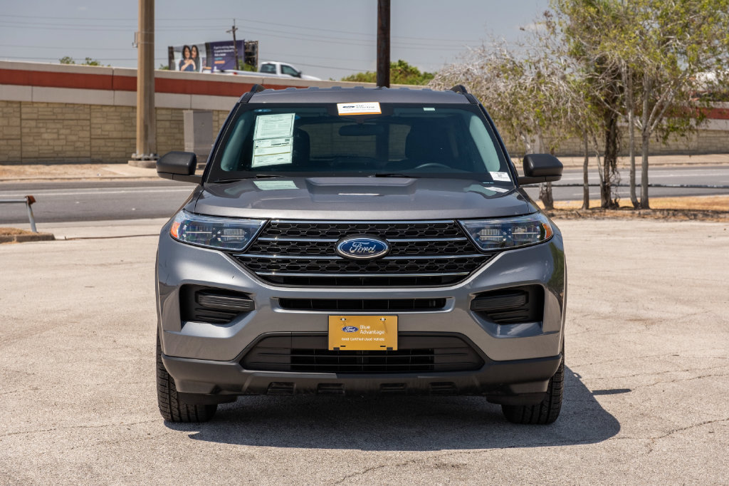 Certified 2023 Ford Explorer XLT RWD image 3