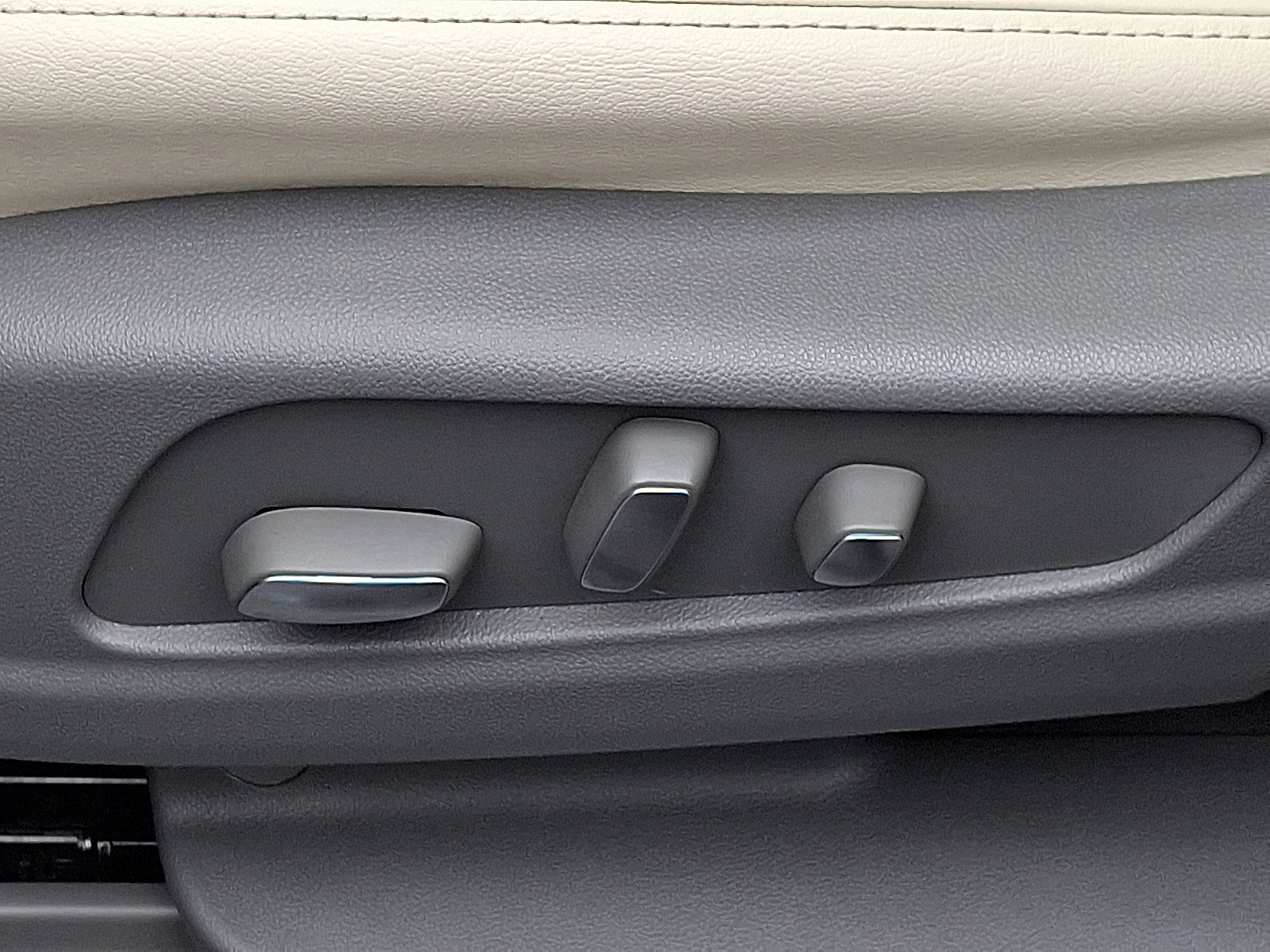 Certified 2023 Cadillac XT6 Premium Luxury w/ Technology Package image 17