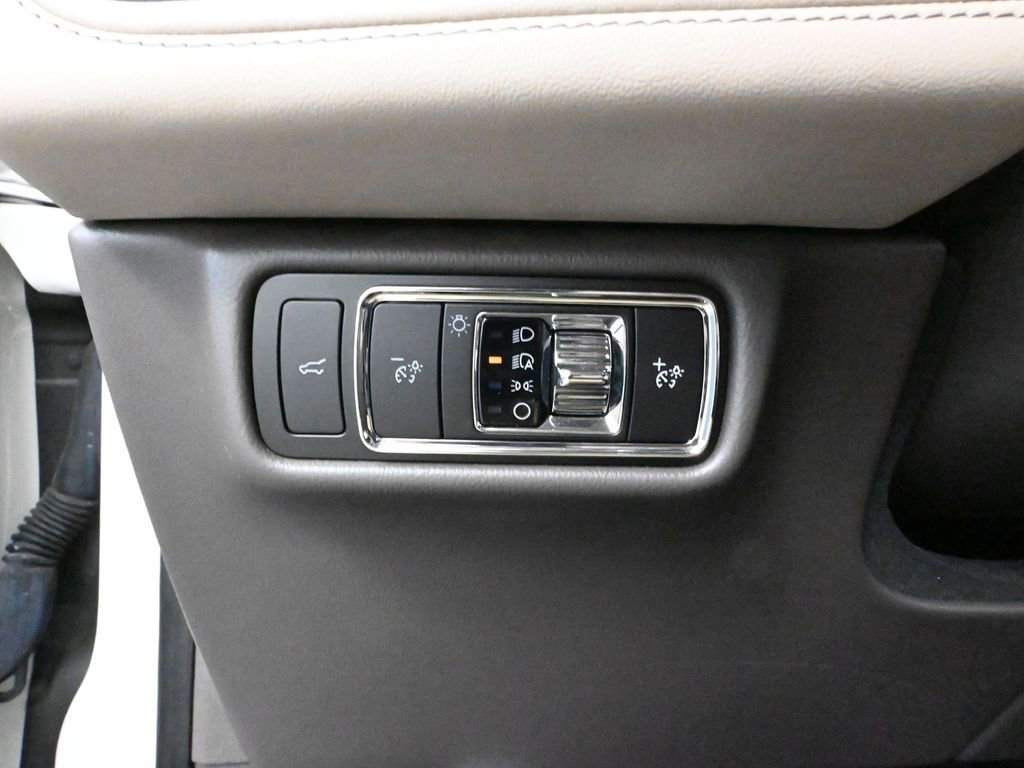 Used 2023 Lincoln Aviator Reserve image 32