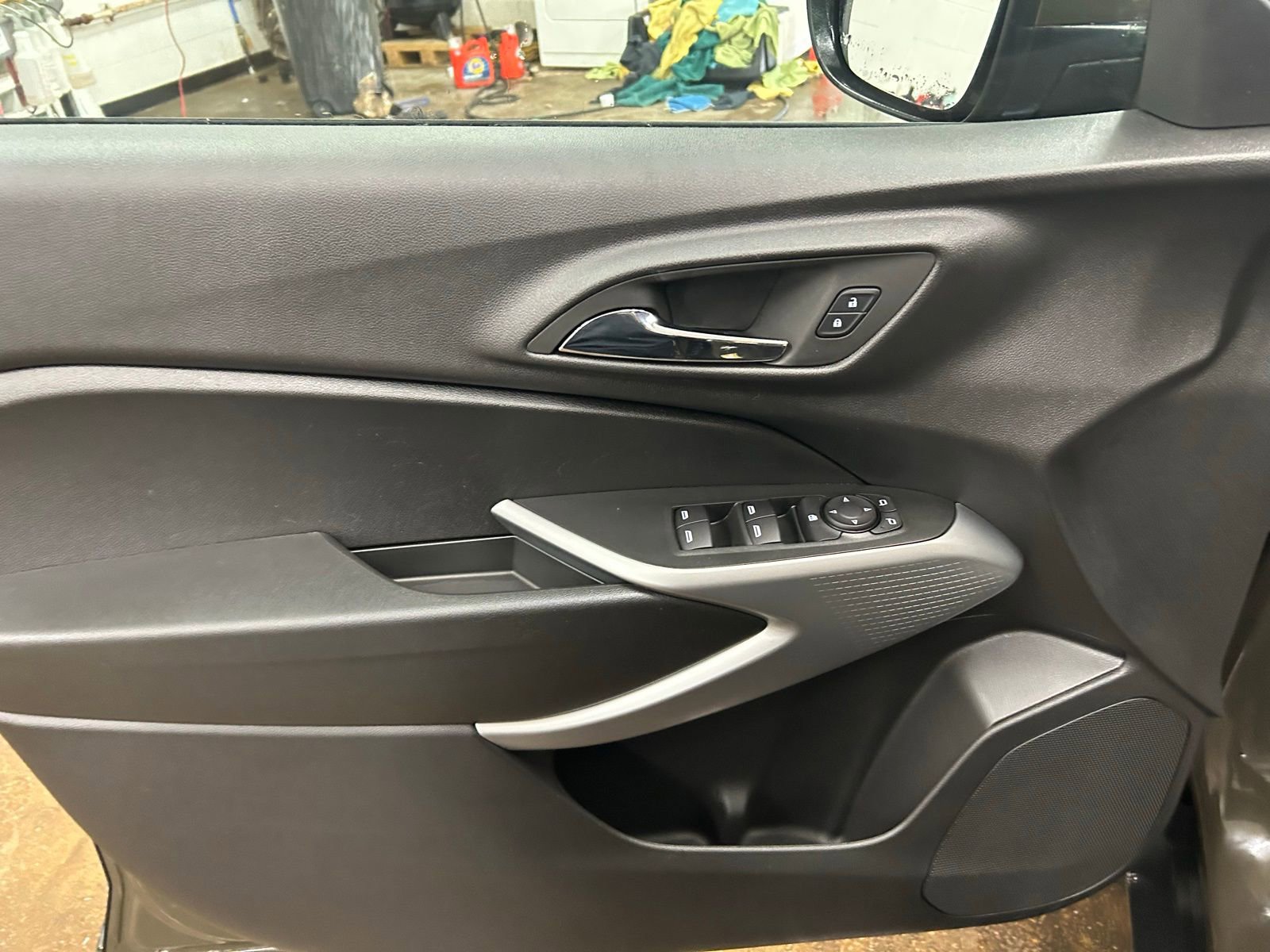 Used 2024 Chevrolet Trax LS w/ LS Convenience Package image 10