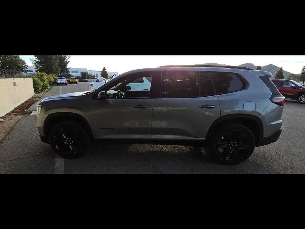 Used 2024 GMC Acadia Elevation w/ Black Edition FWD image 5
